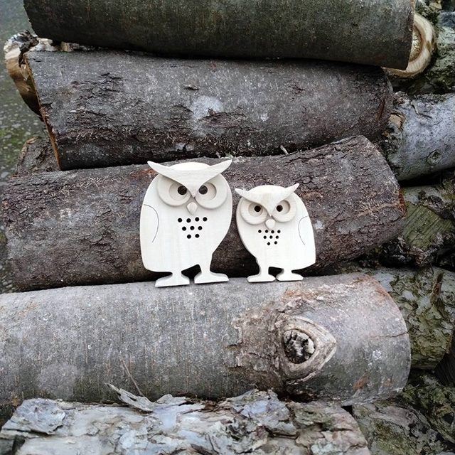 木と布と栃の実のイメージ1