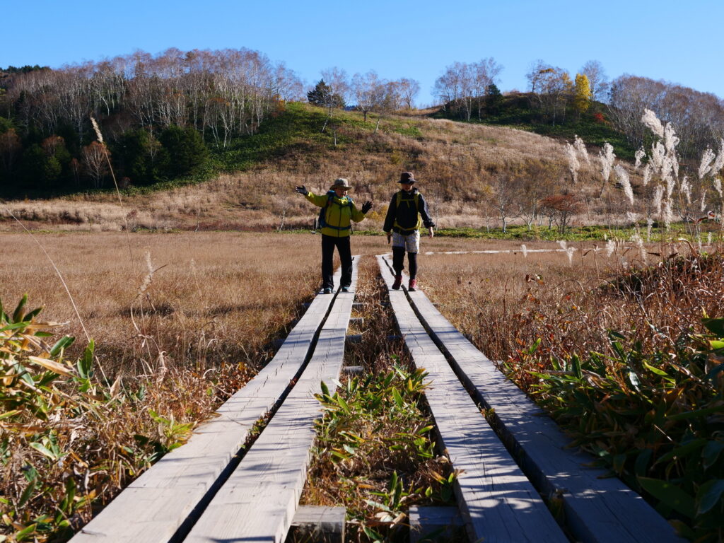 ガイドと一緒に、秋の志賀高原でハイキングを楽しもう