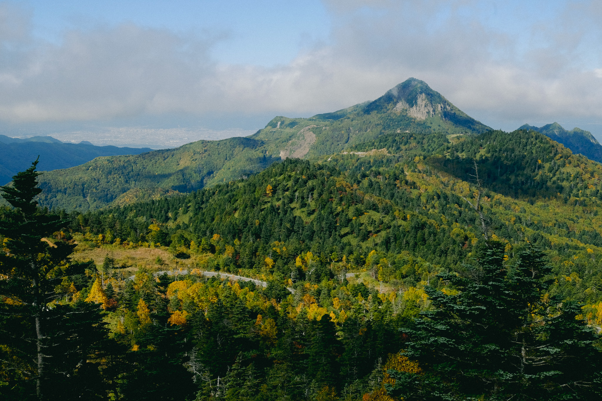 横手山頂より笠ヶ岳・北アルプスを望む